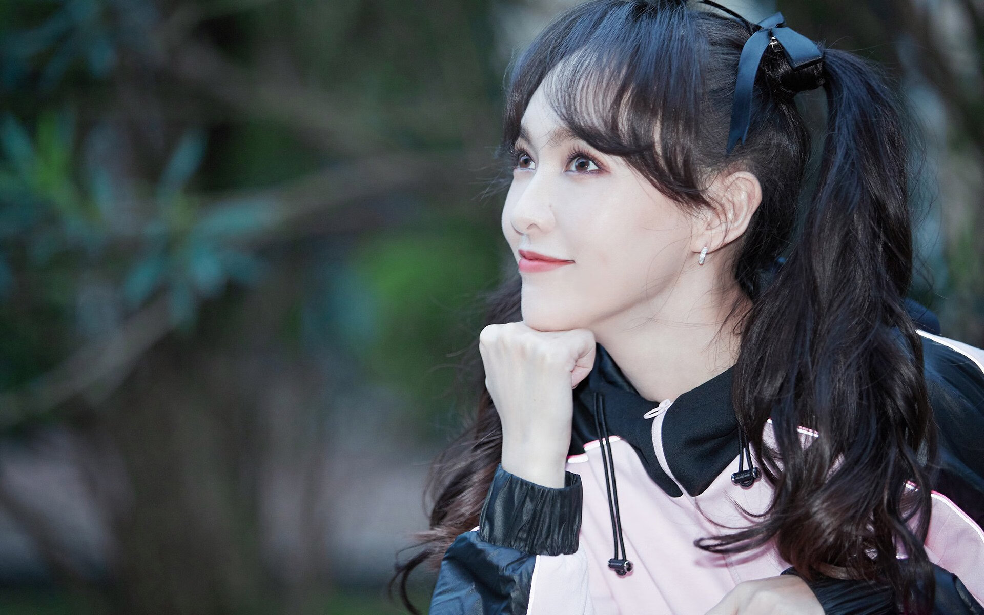 黄鸭舰队驶过法兰西,当幽默击穿竞技的铜墙