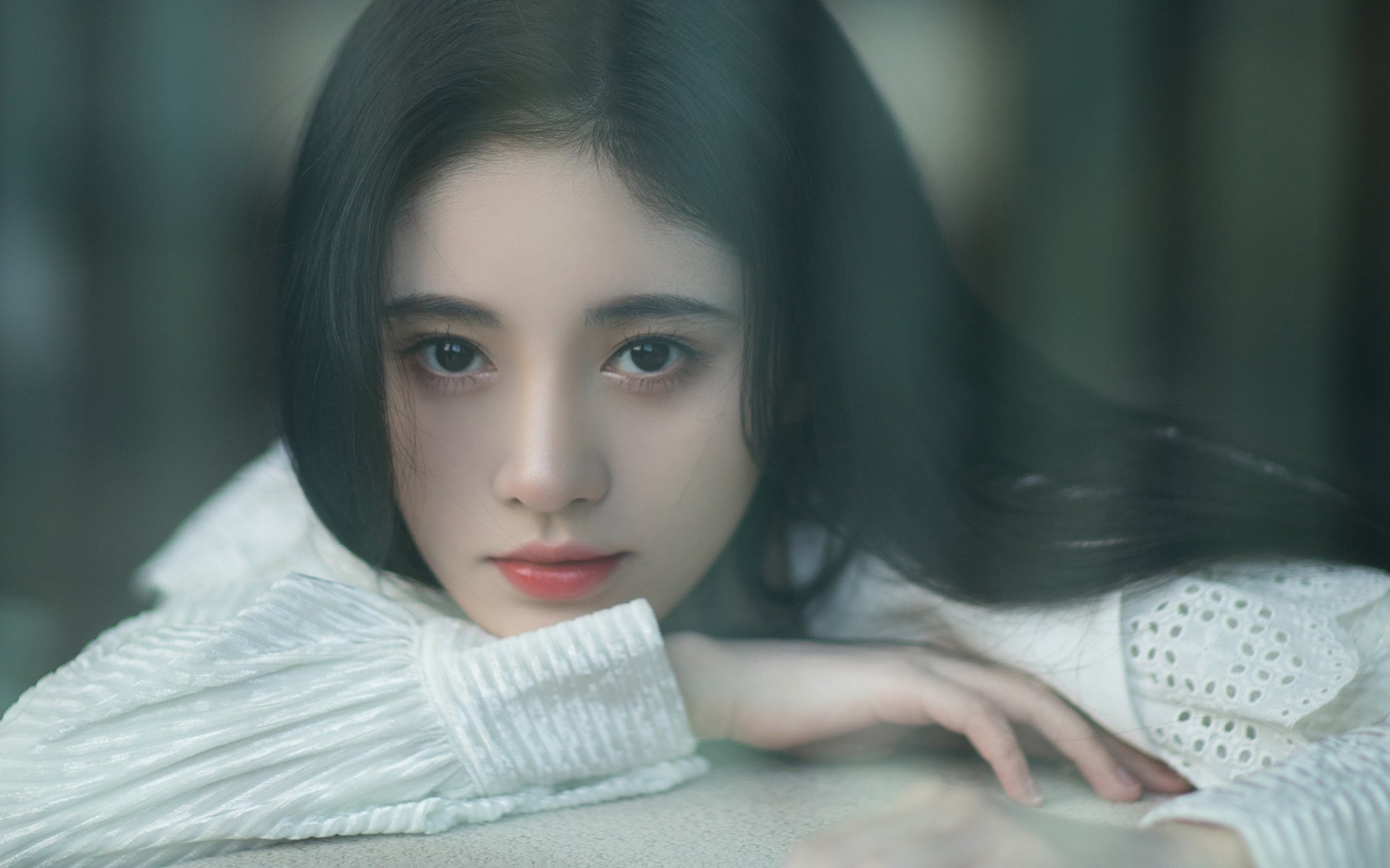 交叉点,当赛车线与绿茵轨迹共同划出胜负分野